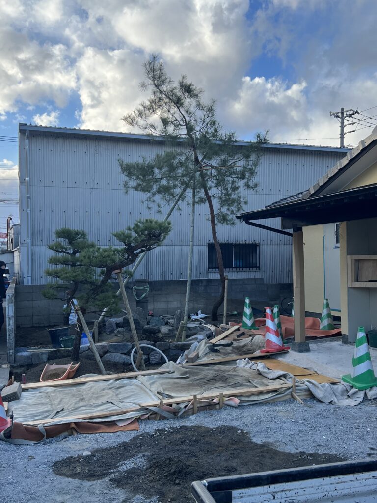 松と灯籠と池を生かした庭のバージョンアップ